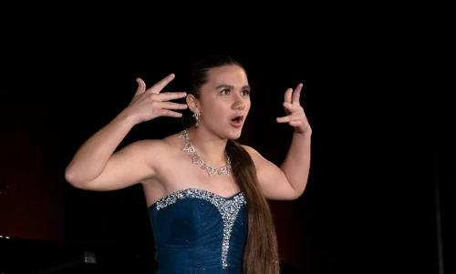 singing-girl-blue-small